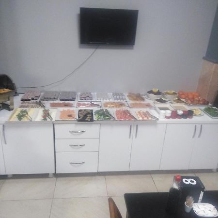 Dostlar Hotel Мерсин Екстериор снимка