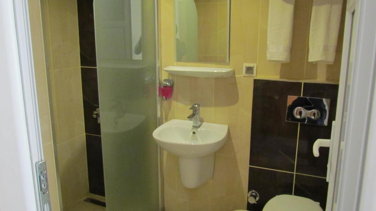 Dostlar Hotel Мерсин Екстериор снимка